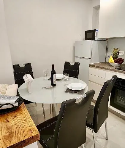 Comfort Bella Lucia アパート ポルトローシュ